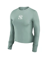 Fanatics Women's Green New York Yankees Studio Fitted Long Sleeve Gym Top