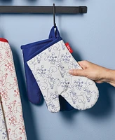 Disney Bon Voyage 4-Piece Oven Mitt and Kitchen Towels Set