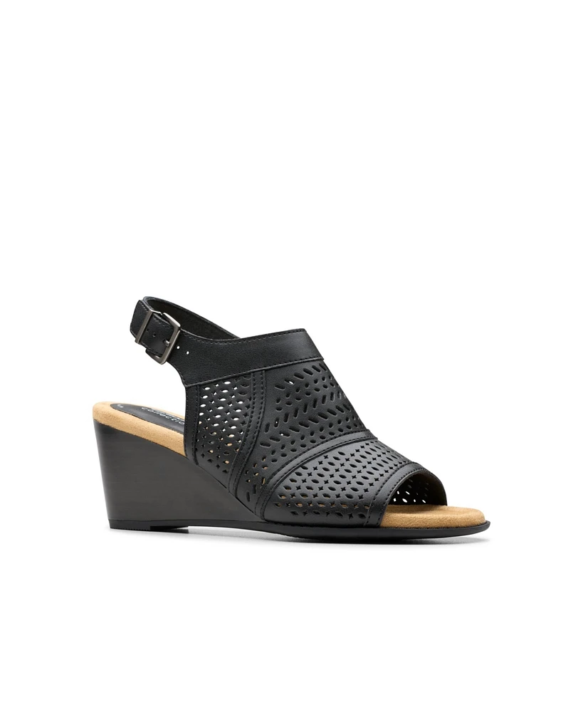 Clarks Collection Women's Emmalae Hope Wedge Sandals