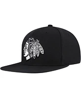 Mitchell & Ness Men's Black Chicago Blackhawks Team Snapback Hat