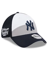 New Era Men's Gray/Navy York Yankees 2025 Spring Training 39THIRTY Flex Hat