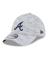 New Era Men's Gray Atlanta Braves 2025 Mlb Clubhouse 39THIRTY Flex Hat