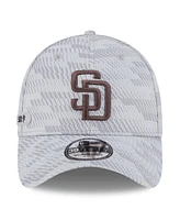 New Era Men's Gray San Diego Padres 2025 Mlb Clubhouse 39THIRTY Flex Hat