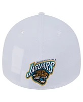 New Era Men's White Jacksonville Jaguars Throwback 39THIRTY Flex Hat