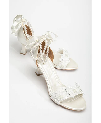 Dawn Lace Sandals with Pearls