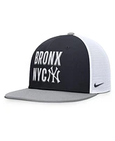Nike Men's Navy New York Yankees Pro Trucker Snapback Hat
