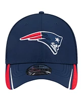 New Era Men's Navy New England Patriots Game Day Linear 39THIRTY Flex Hat
