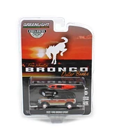 1/64 2022 Bronco Sport Outer Banks with Rooftop Kayak Hobby Greenlight