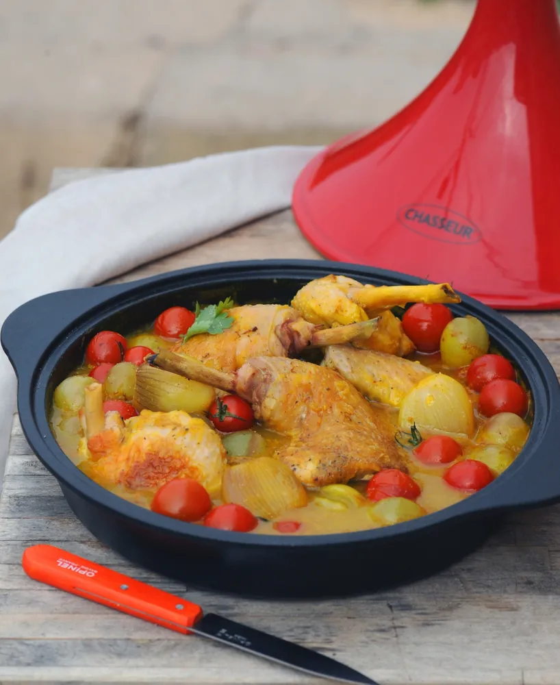 Chasseur French Enameled Cast Iron 7 Wok with Glass Lid - Red