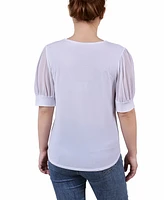 Petite Short Puff Sleeve V-neck Top