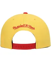 Men's Mitchell & Ness Yellow, Red Atlanta Hawks Hardwood Classics Sharktooth Snapback Hat