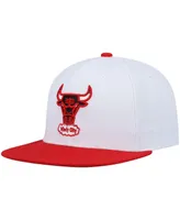 Men's Mitchell & Ness White and Red Chicago Bulls Hardwood Classics Snapback Hat