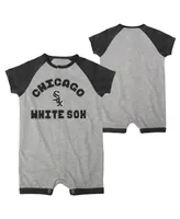 Infant Boys and Girls Heather Gray Chicago White Sox Extra Base Hit Raglan Full-Snap Romper