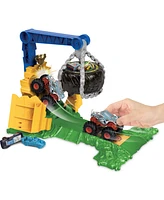 Hot Wheels Monster Trucks Rhinomite Chargin' Challenge Playset with 1 Toy Truck and 2 Crushed Cars