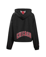 Women's Pro Standard Black Chicago Bulls Classic Wind Woven Cropped Half-Zip Jacket