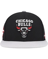 Men's Mitchell & Ness Black, Gray Chicago Bulls Core Snapback Hat