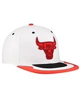 Mitchell Ness Men's White Chicago Bulls Day 4 Snapback Hat