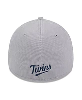 New Era Men's Gray Minnesota Twins Active Pivot 39thirty Flex Hat