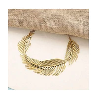 Sohi Women's Green Leaf Collar Necklace