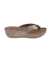 Gc Shoes Women's Dafni Thong Comfort Wedge Sandals