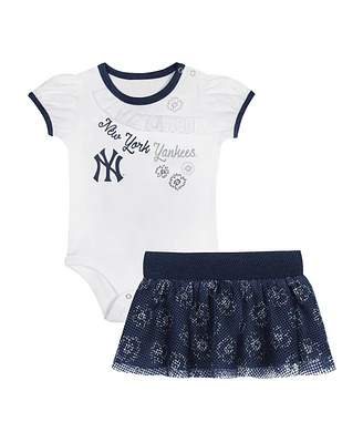 Outerstuff Baby New York Yankees Sweet Bodysuit Skirt Set