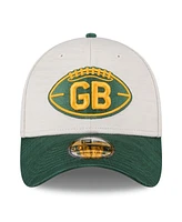 New Era Men's Stone/Green Green Bay Packers 2024 Sideline Historic 39THIRTY Flex Hat