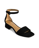 Bernardo Footwear Jalena Low Heel Sandal