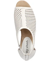 Easy Street Women's Amiri Block Heel Sandals