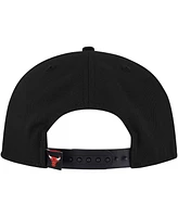 New Era Men's Black Chicago Bulls Oversized Puff Print Logo Golfer Snapback Hat