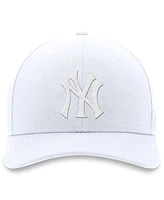 Nike Men's White New York Yankees Club Performance Adjustable Hat