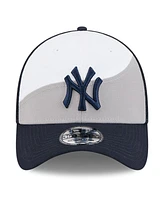 New Era Men's Gray/Navy York Yankees 2025 Spring Training 39THIRTY Flex Hat