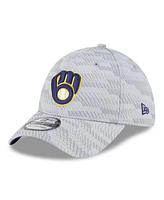 New Era Men's Gray Milwaukee Brewers 2025 Mlb Clubhouse 39THIRTY Flex Hat