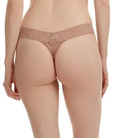 Hanky Panky Women's Daily Lace Low Rise Thong Underwear 3 Pack