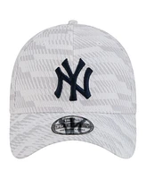 New Era Men's White York Yankees Graded 39THIRTY Stretch Fit Hat