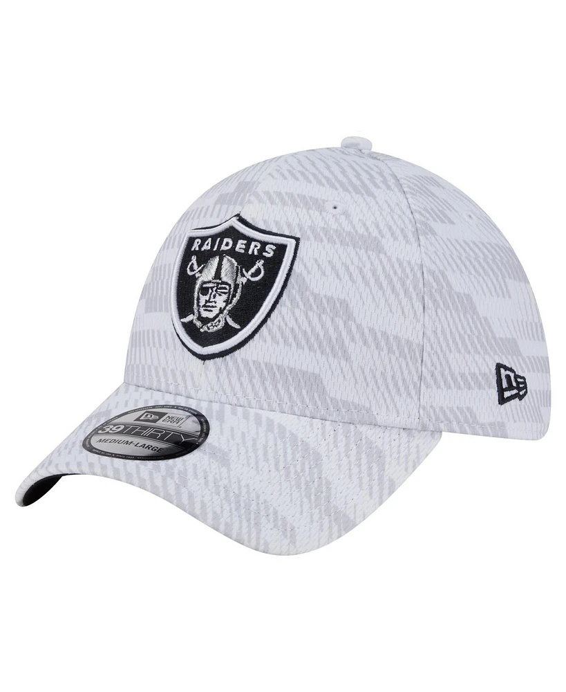 New Era Men's White Las Vegas Raiders Gameday Graded 39THIRTY Flex Hat