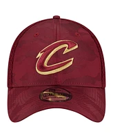 New Era Men's Wine Cleveland Cavaliers Subtle Camo 39THIRTY Flex Hat