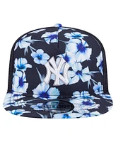 New Era Men's Navy New York Yankees Adventure Pattern Golfer Trucker Snapback Hat