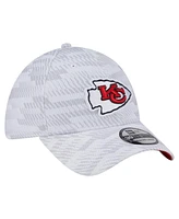 New Era Men's White Kansas City Chiefs Gameday Graded 39THIRTY Flex Hat