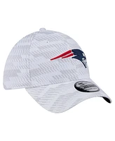 New Era Men's White New England Patriots Gameday Graded 39THIRTY Flex Hat