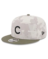 New Era Men's Light Beige/Olive Chicago Cubs 2025 Armed Forces Day Split Panel 9FIFTY Snapback Hat