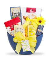 Alder Creek Gift Baskets All Smiles Sweet Treat Gift Tote, 7 Piece