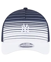 New Era Men's Navy New York Yankees Gradient 9FORTY M-Crown Adjustable Hat