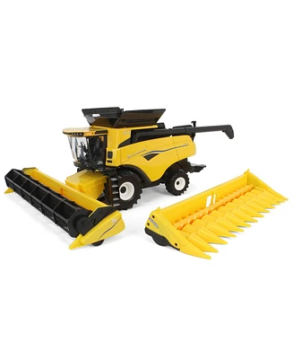 Ertl 1/32 New Holland CR8.90 Combine with Draper & Grain Heads