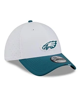 New Era Men's White/Midnight Green Philadelphia Eagles 2025 Nfl Training Camp 39THIRTY Flex Hat