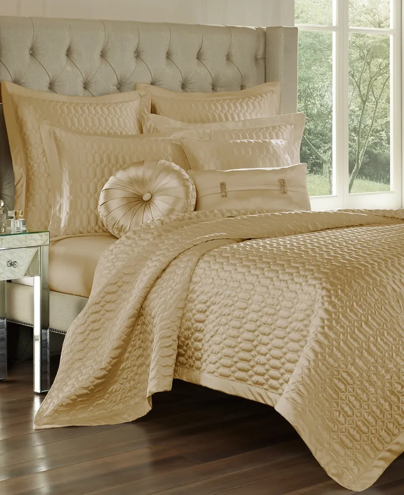 J Queen New York Satinique Quilted Quilt