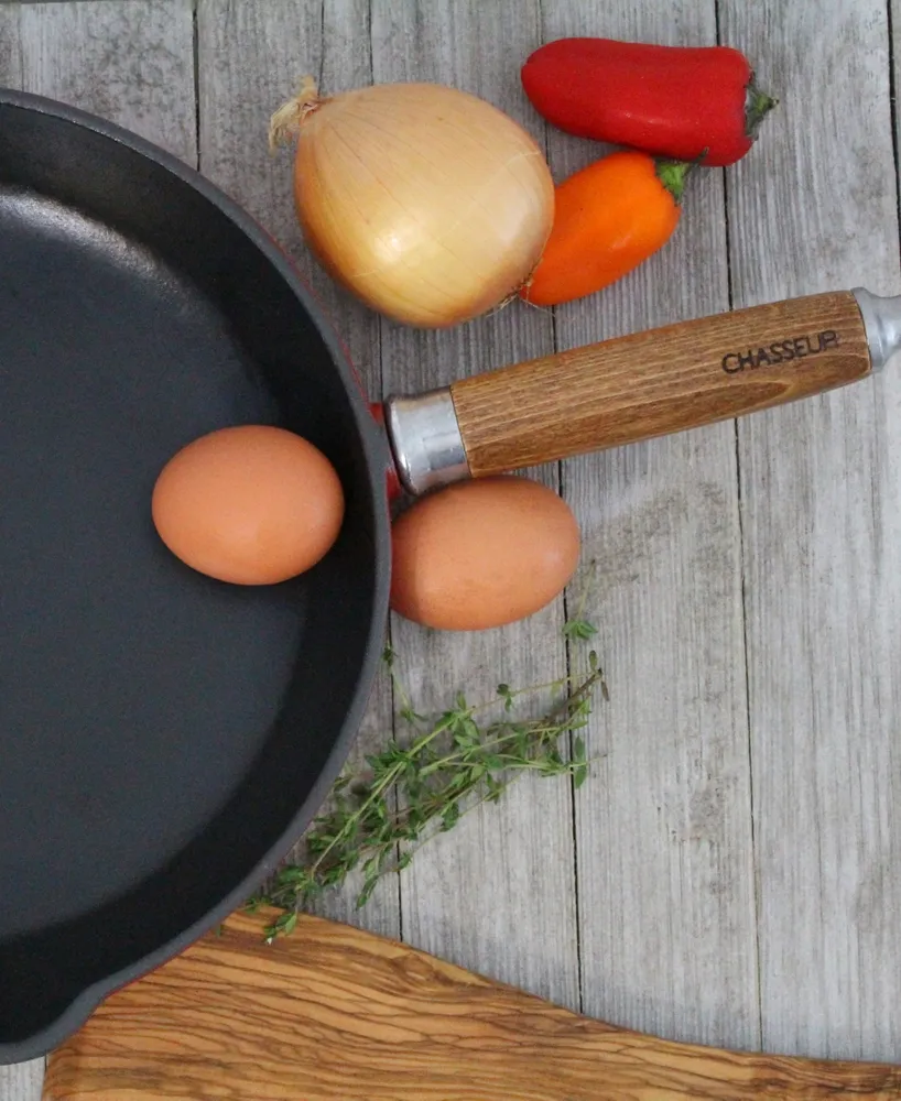 Chasseur French Enameled Cast Iron 10" Fry Pan with Wood Handle and Spouts