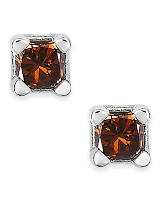 10k White Gold Red Diamond Stud Earrings (1/10 ct. t.w.)