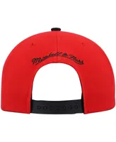 Men's Mitchell & Ness Black and Red Philadelphia 76ers Hardwood Classics Sharktooth Snapback Hat