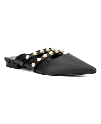 Fashion To Figure Women's Adriana Flats