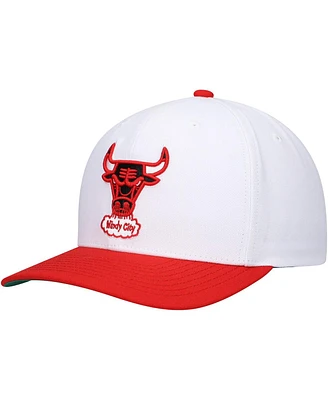 Men's Mitchell & Ness White, Red Chicago Bulls Hardwood Classics Core 2-Tone 2.0 Pro Snapback Hat